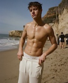 Cameron Dallas : cameron-dallas-1462127761.jpg