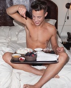 Cameron Dallas : cameron-dallas-1493784721.jpg