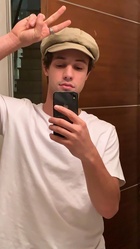 Cameron Dallas : cameron-dallas-1570910402.jpg