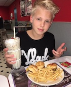 Carson Lueders : carson-lueders-1458880921.jpg