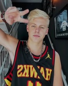 Carson Lueders : carson-lueders-1660583155.jpg