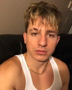 Charlie Puth : charlie-puth-1535083201.jpg