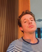 Charlie Puth : charlie-puth-1594243622.jpg