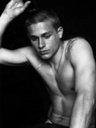 Charlie Hunnam : charlie-hunnam-1329431784.jpg