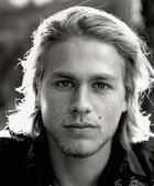 Charlie Hunnam : charlie-hunnam-1330534103.jpg