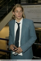 Charlie Hunnam : charlie-hunnam-1333649324.jpg