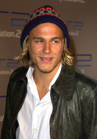 Charlie Hunnam : charlie-hunnam-1333649374.jpg