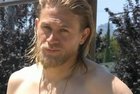 Charlie Hunnam : charlie-hunnam-1333649471.jpg