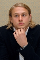 Charlie Hunnam : charlie-hunnam-1333759728.jpg