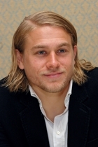 Charlie Hunnam : charlie-hunnam-1333759730.jpg