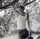 Charlie Hunnam : charlie-hunnam-1334073068.jpg