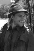 Charlie Hunnam : charlie-hunnam-1335160462.jpg