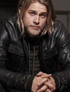 Charlie Hunnam : charlie-hunnam-1335161777.jpg