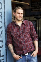 Charlie Hunnam : charlie-hunnam-1335280153.jpg
