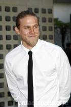 Charlie Hunnam : charlie-hunnam-1335280155.jpg