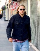 Charlie Hunnam : charlie-hunnam-1335772095.jpg