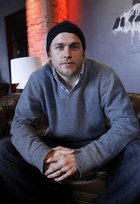 Charlie Hunnam : charlie-hunnam-1335984194.jpg