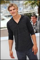 Chris Zylka : chriszylka_1300875216.jpg