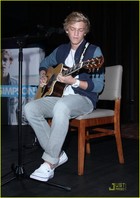 Cody Simpson : cody-simpson-1316728815.jpg