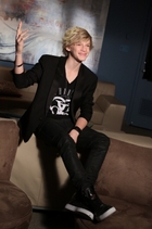 Cody Simpson : codysimpson_1297946507.jpg