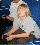 Cole & Dylan Sprouse : TI4U_u1137958816.jpg