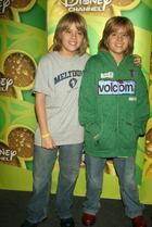 Cole & Dylan Sprouse : TI4U_u1139203412.jpg