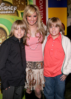 Cole & Dylan Sprouse : TI4U_u1140040960.jpg