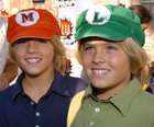 Cole & Dylan Sprouse : TI4U_u1140064579.jpg