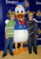 Cole & Dylan Sprouse : TI4U_u1140205401.jpg