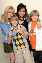 Cole & Dylan Sprouse : TI4U_u1140625945.jpg