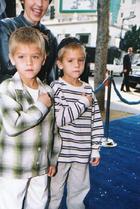 Cole & Dylan Sprouse : TI4U_u1141928147.jpg