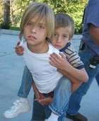 Cole & Dylan Sprouse : TI4U_u1149859243.jpg
