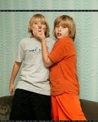 Cole & Dylan Sprouse : TI4U_u1149859333.jpg