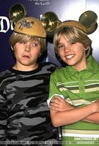 Cole & Dylan Sprouse : TI4U_u1151703378.jpg