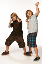 Cole & Dylan Sprouse : TI4U_u1153784776.jpg