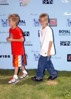 Cole & Dylan Sprouse : TI4U_u1155066014.jpg