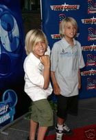 Cole & Dylan Sprouse : TI4U_u1155143668.jpg