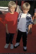 Cole & Dylan Sprouse : TI4U_u1156113388.jpg