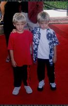 Cole & Dylan Sprouse : TI4U_u1156113414.jpg