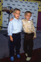 Cole & Dylan Sprouse : TI4U_u1157046694.jpg