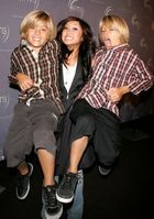 Cole & Dylan Sprouse : TI4U_u1189268277.jpg