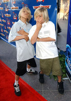 Cole & Dylan Sprouse : TI4U_u1220557271.jpg