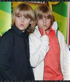 Cole & Dylan Sprouse : TI4U_u1220736078.jpg