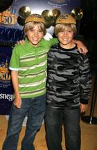 Cole & Dylan Sprouse : TI4U_u1220738180.jpg