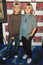 Cole & Dylan Sprouse : TI4U_u1220744390.jpg