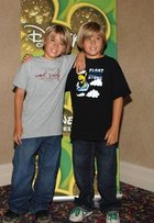 Cole & Dylan Sprouse : TI4U_u1220788145.jpg