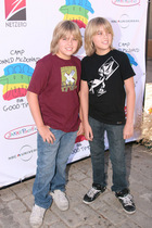 Cole & Dylan Sprouse : cole_dillan_1161830426.jpg