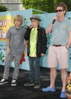 Cole & Dylan Sprouse : cole_dillan_1214181234.jpg