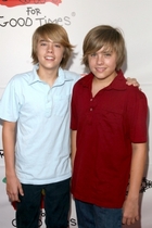 Cole & Dylan Sprouse : cole_dillan_1225816172.jpg