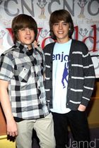 Cole & Dylan Sprouse : cole_dillan_1236446521.jpg
